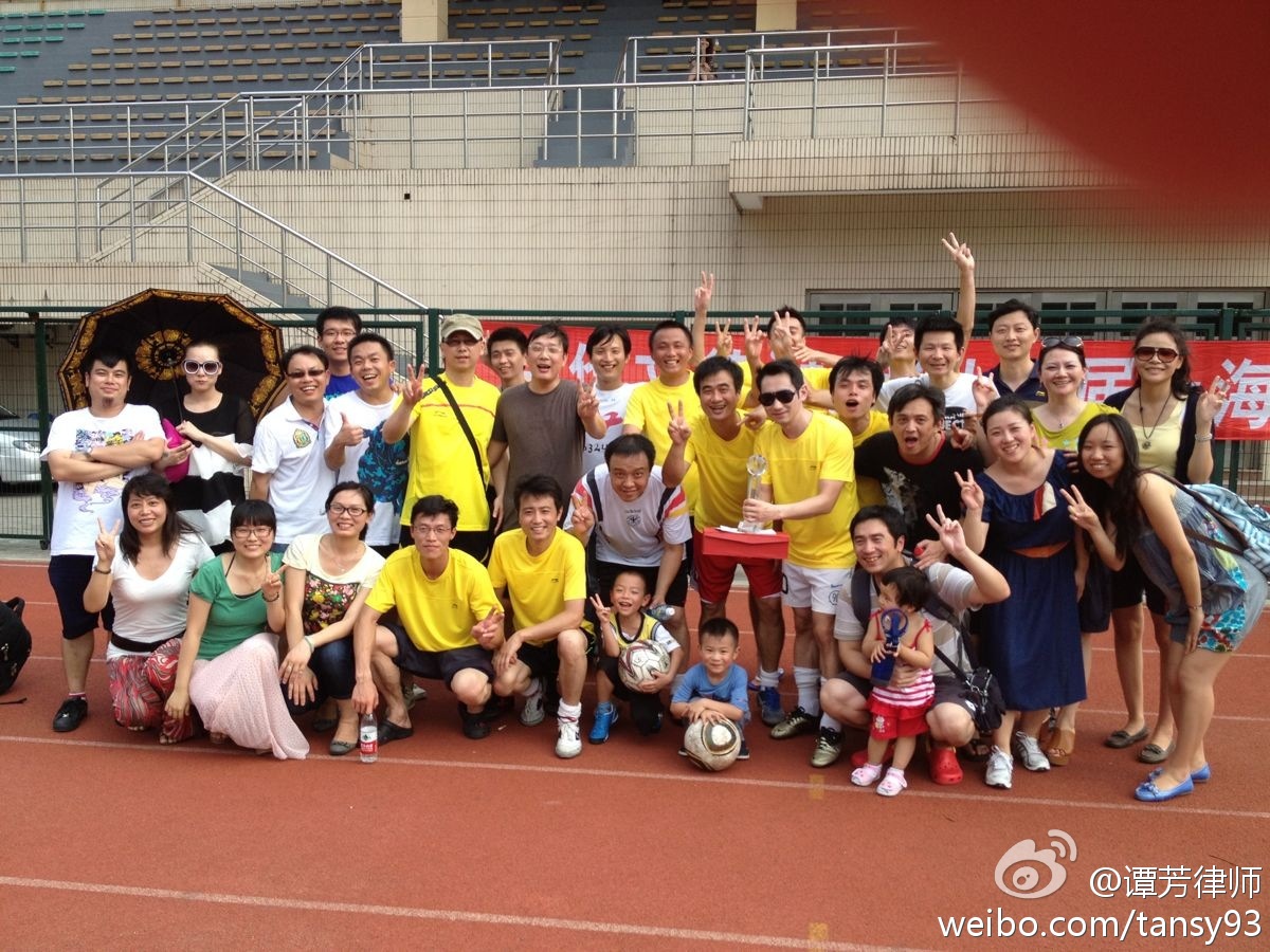 嘉华所啦啦队与足球勇士合影 嘉华所啦啦队与足球勇士合影
